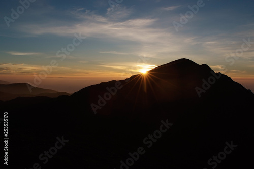 Mountain Sunrise - 山の日の出