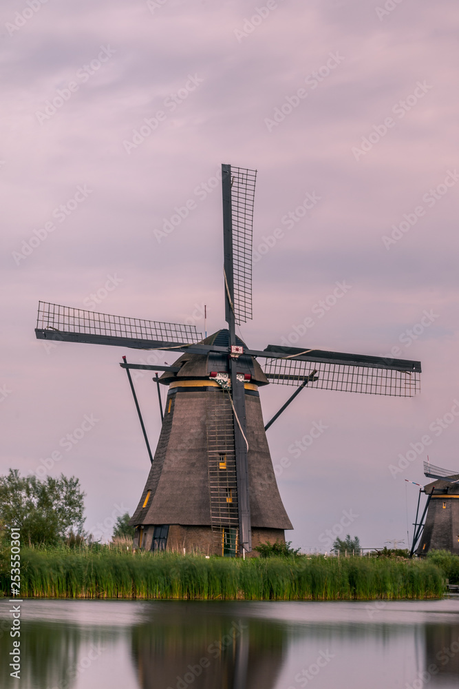 Naklejka premium Kinderdijk windmills next to Rotterdam at the Netherlands.