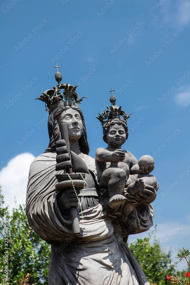 Statua di Madonna con bambino - Muravera - Sardegna Statua di Madonna con bambino - Muravera - Sardegna
