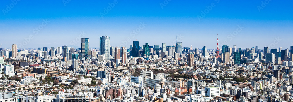 東京　青空と都市風景 　ワイド