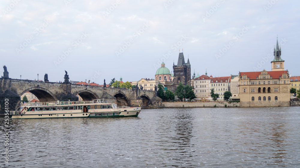 Crucero por el rio Moldava en Praga, Republica Checa