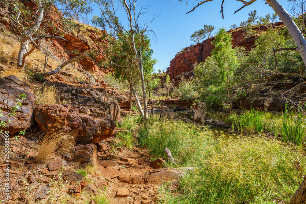 hiking down in weano gorge in karijini national park, western australia 1