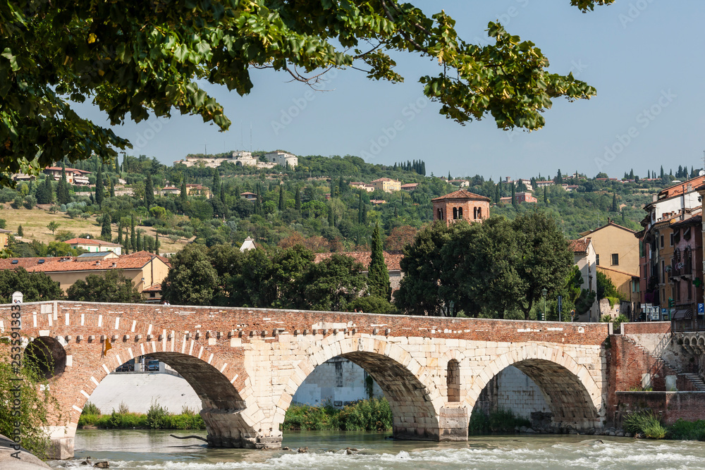 The City of Verona / Stone's bridge