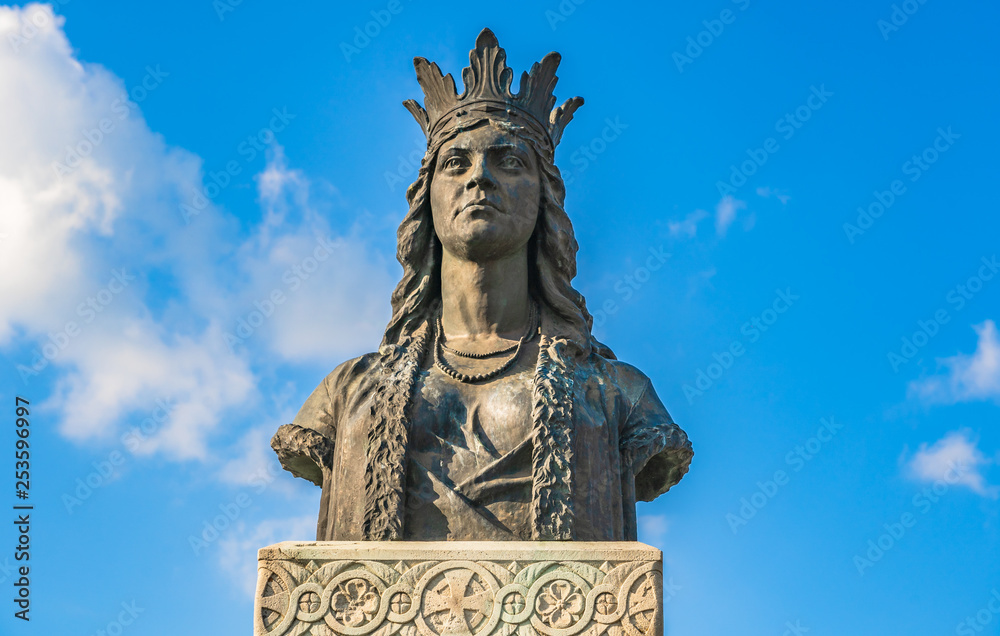 Fagaras, Brasov County, Romania: Statue of Lady Stanca (Doamna Stanca), wife of Voivode Michael the Brave (Mihai Viteazul) located in front of the fortress of Fagaras Fagaras, Brasov County, Romania: Statue of Lady Stanca (Doamna Stanca), wife of Voivode Michael the Brave (Mihai Viteazul) located in front of the fortress of Fagaras