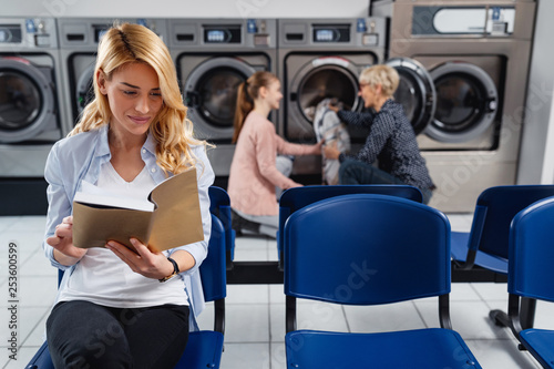 Canvas Print Waiting in laundromat can be smartly used
