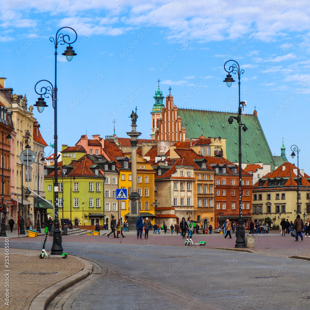 Fototapeta premium Castle Square, Sigismund's Column and historic buildings in Old Town. Warsaw, Poland