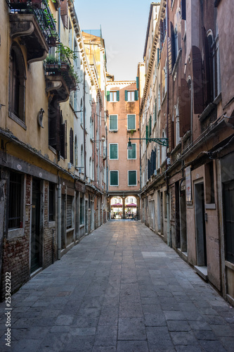 Fototapeta Naklejka Na Ścianę i Meble -  Italy, Venice, a narrow city street