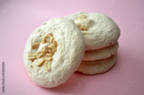 vanilla meringue with nuts, sweet cake, зштл ифслпкщгтв