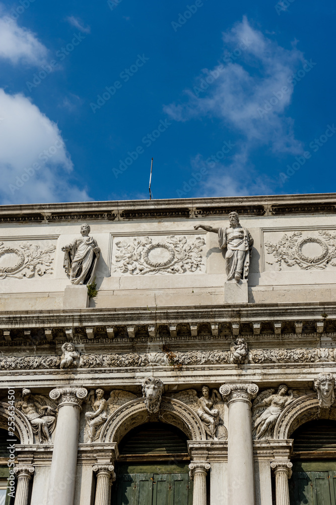 Fototapeta premium Italy, Venice, a large stone building