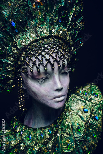 Head of woman mannequin in green decorated kokoshnick photo