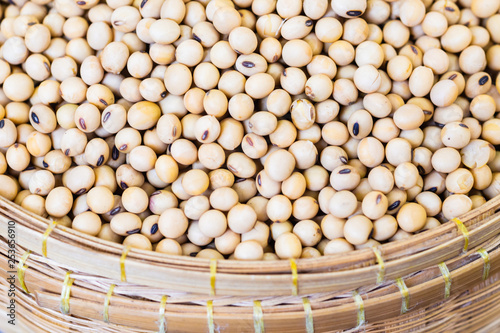 White kidney bean (Navy Beans) in basket, closeup
