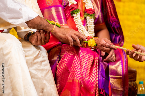 Rituals, traditional Hindu wedding , South India © N | R