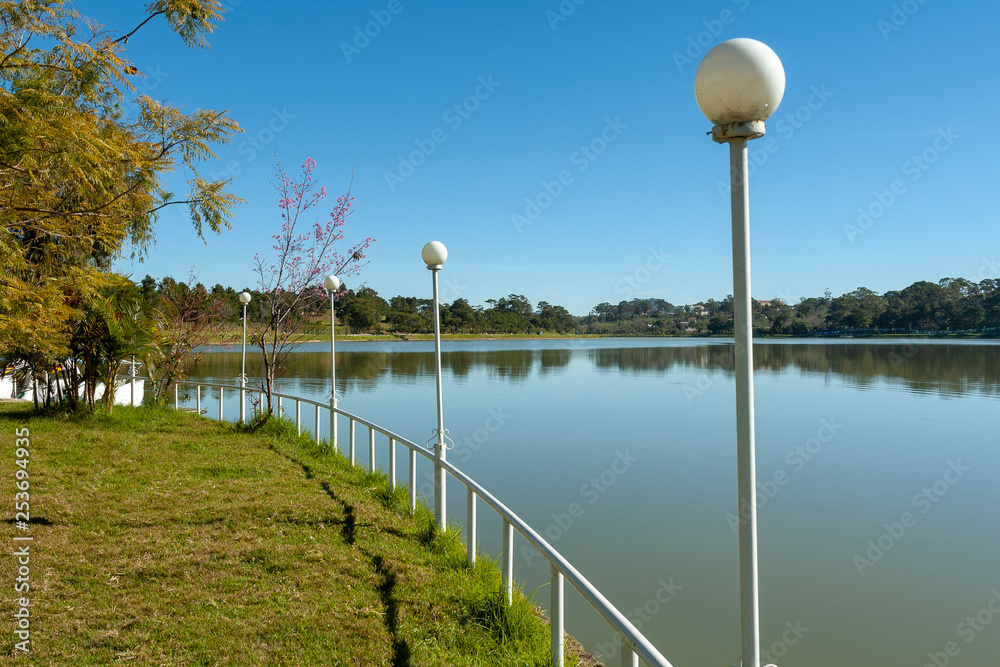Obraz premium Xuan Huong lake in Dalat, Vietnam