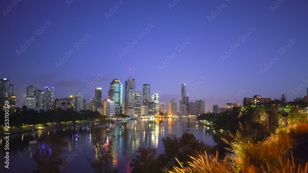 wide angle early morning clip of brisbane from kangaroo point