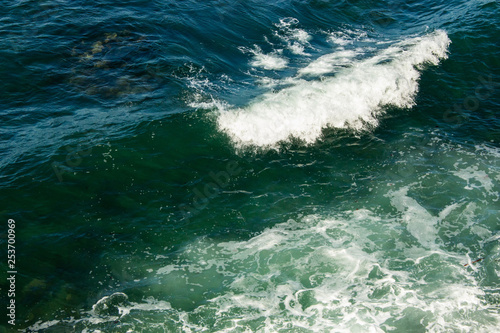 Fototapeta Naklejka Na Ścianę i Meble -  A wave crashing on the shoreline in Southern California.