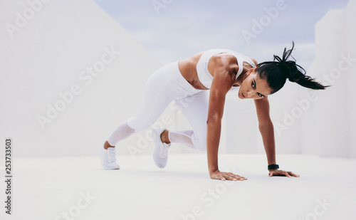 Fototapeta Naklejka Na Ścianę i Meble -  Woman doing fitness workout