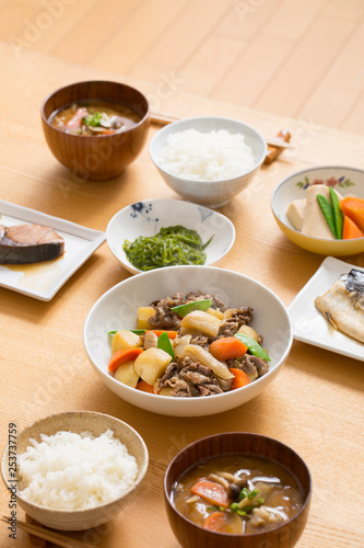 日本の家庭料理、肉じゃが