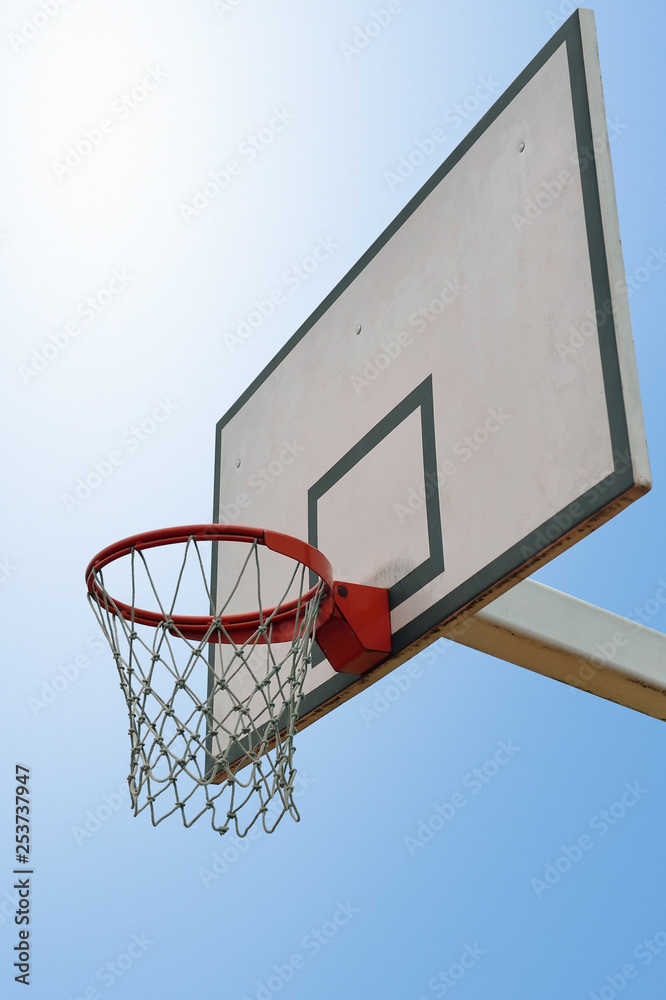 Basketball hoop