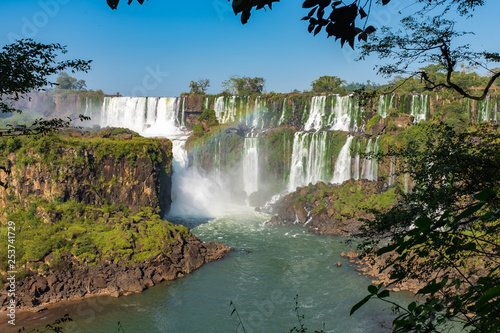 Papier peint The incredible mighty and majestic Iguazu Falls, multiple waterfalls make up thi