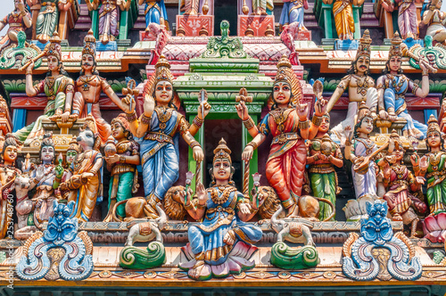 Sri Kailasanathar Swami Devasthanam or captains garden temple is the oldest hindu temple of Colombo the capital of Sri Lanka.
