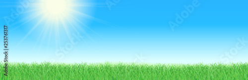 青い空 太陽の光 草原の風景