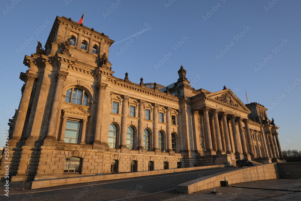 Reichstag Berlin - bei Morgenröte