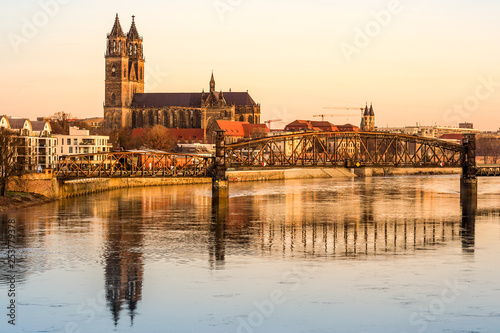 Magdeburger Dom in der Morgensonne