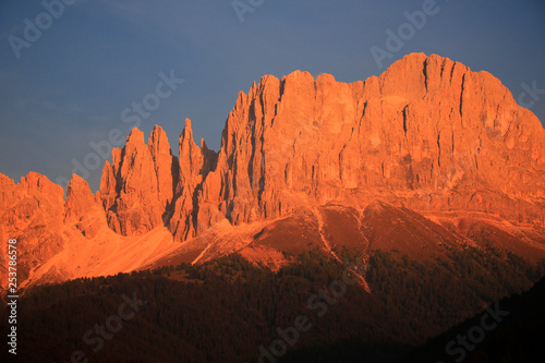Rosengarten Bergmassiv mit Vajolet-Türme im Abendlicht, Dolomiten, Südtirol, Italien, Europa Südtirol, 