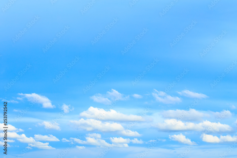 Fototapeta premium Soft blue sky background and white clouds in sunny day