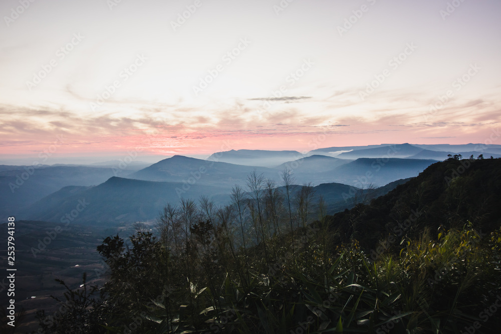 Obraz premium sunset in the mountains