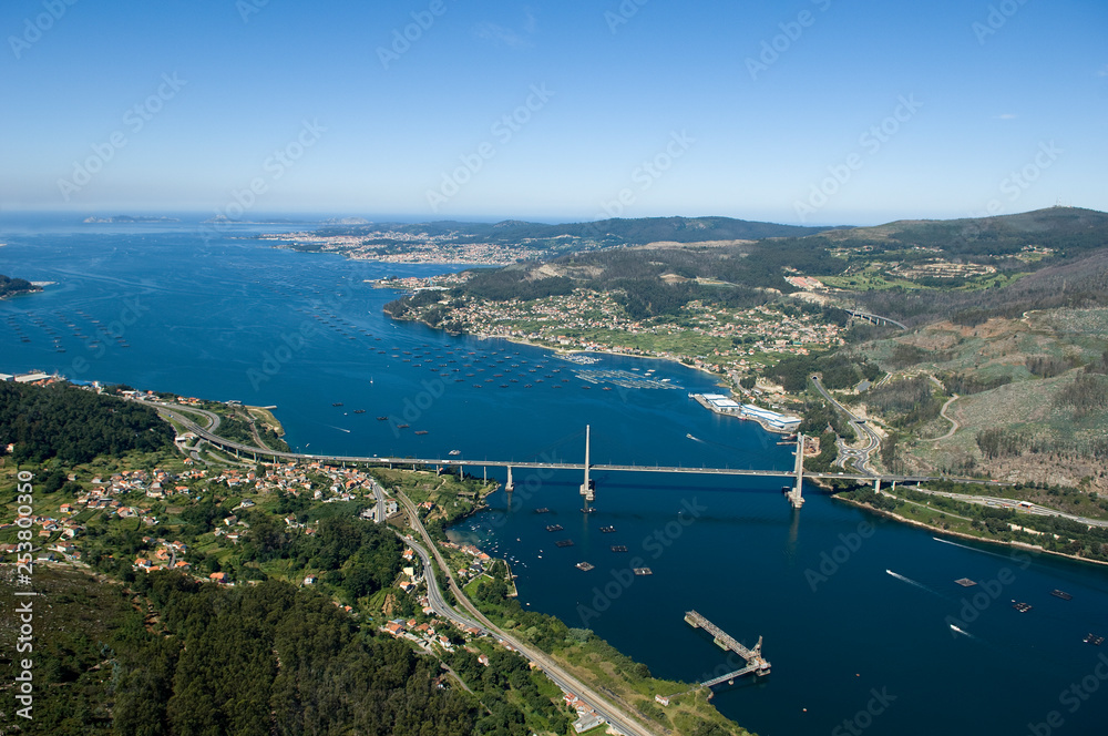  image of the Rande bridge in the Vigo river