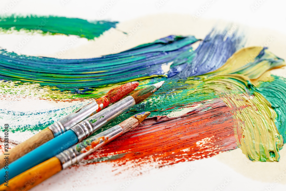 Obraz premium Paint brushes and paints for drawing.
