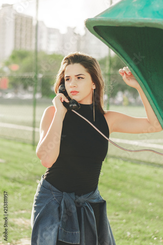 Obraz na płótnie Mulher no telefone
