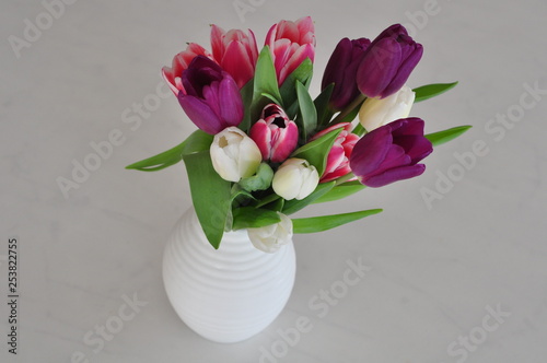 Fototapeta Naklejka Na Ścianę i Meble -  bouquet of tulips in a vase on white background