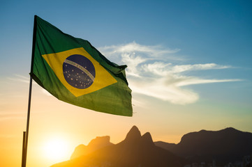 Fototapete Brasilien Brasilianische Flagge am Ipanema Strand  © lazyllama