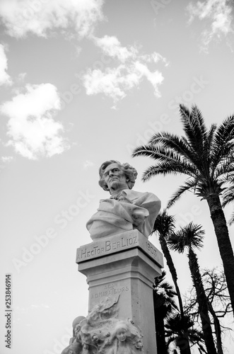 Hector Berlioz Statue portrait compositeur  photo
