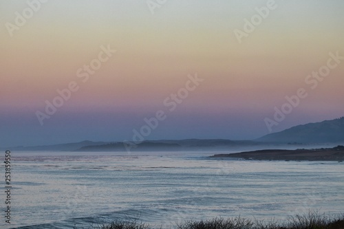 Morgendämmerung am Meer