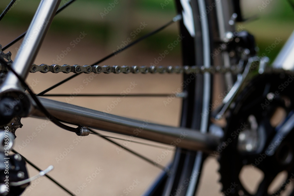 Obraz premium wheel and bicycle chain