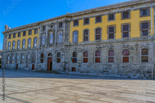 Obraz na płótnie Facade of the Portuguese Center of Photography in the square called Martyrs of the Fatherland, Porto, Portugal w salonie