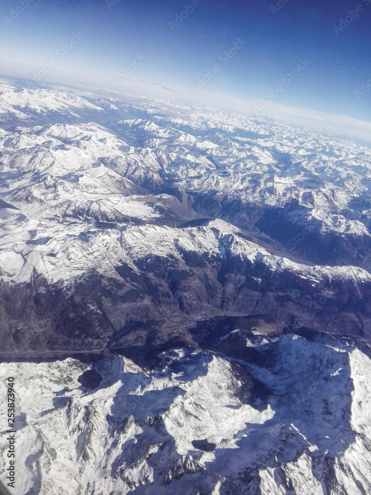 Mountain, sight from a airplane window. Berge, Sicht aus einem Flugzeugfenster.
