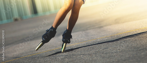 Foto Inline skater practicing