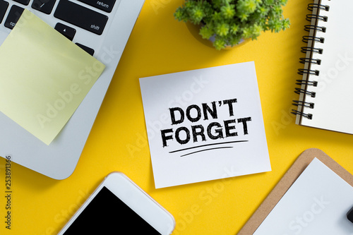 Fotografija Do Not Forget Concept Reminder On Office Desktop