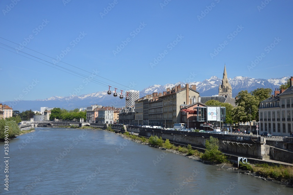 Obraz premium Grenoble et l'Isère
