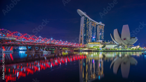 Marina Bay Sands at night the largest hotel in Asia. © Netfalls