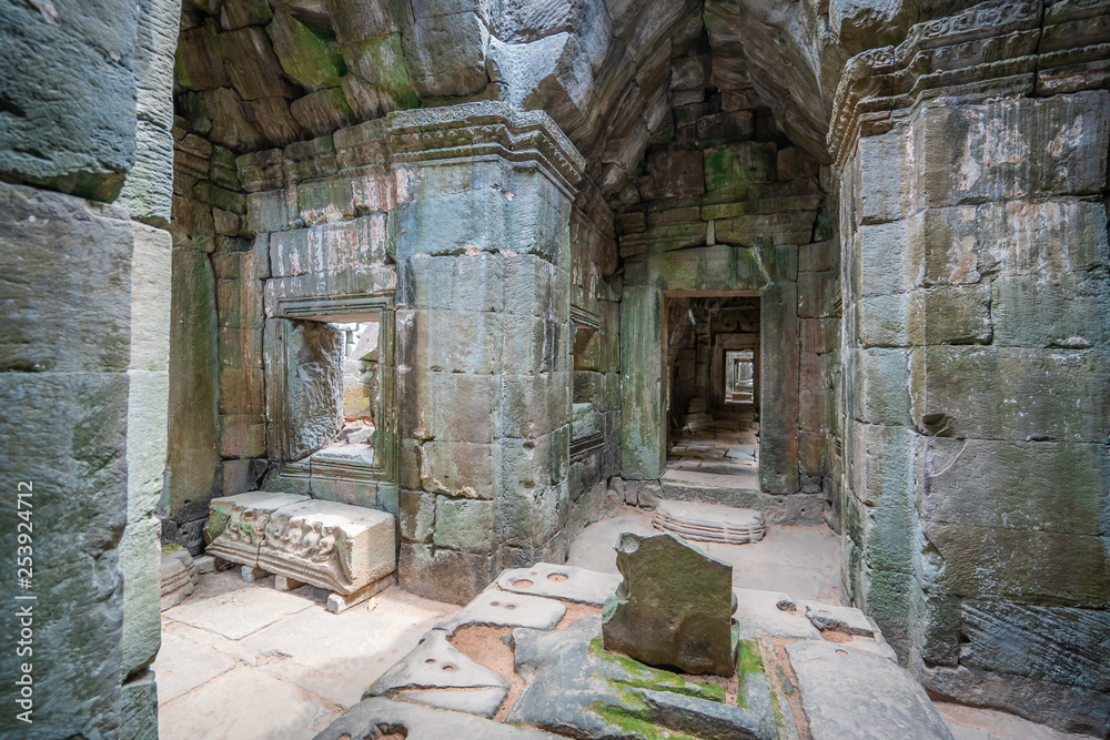 reah Khan temple, Cabodia: Interior of sanctuary P reah Khan temple, Cabodia: Interior of sanctuary P