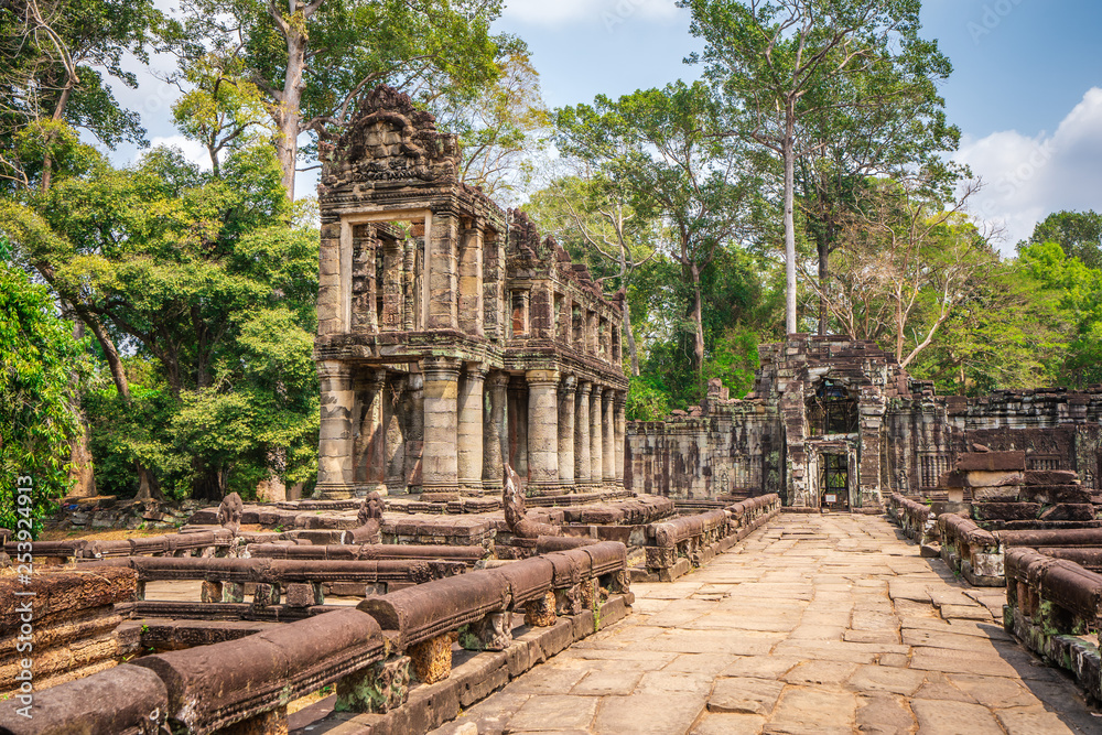 Fototapeta premium Preah Khan temple, Cabodia: Two level structure and naga railing