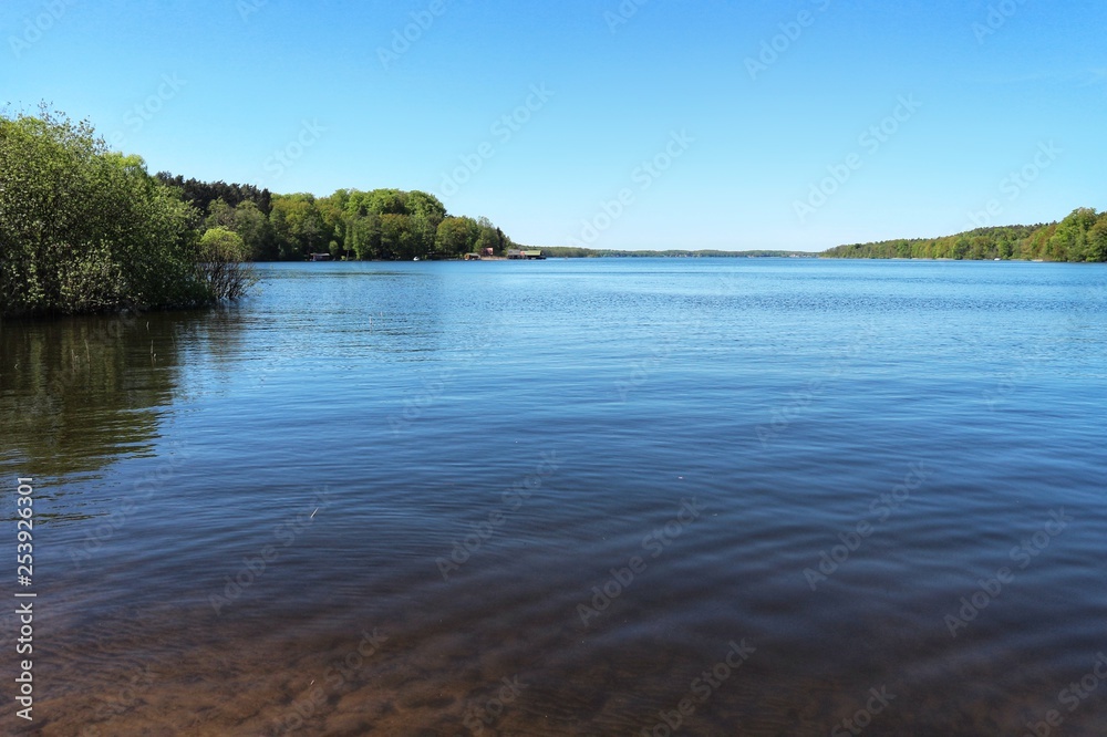 Am See im Frühling - Plauer See