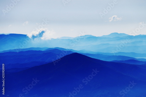 霊峰岩手山から姫神山を望む 空と雲と光と…