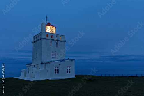 Leuchtturm von Dyrhólaey, Vik, Island © sailer