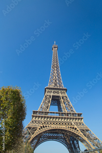Fototapeta Naklejka Na Ścianę i Meble -  Tour Eiffel